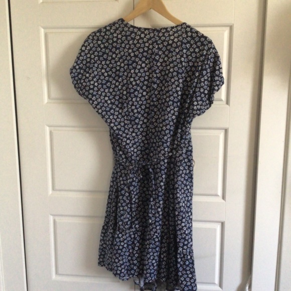 Cute mini wrap dress - Picture 2 of 4